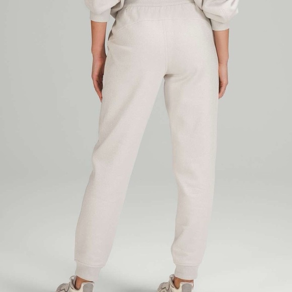 Lululemon scuba high rise Jogger Opal White - Picture 2 of 5